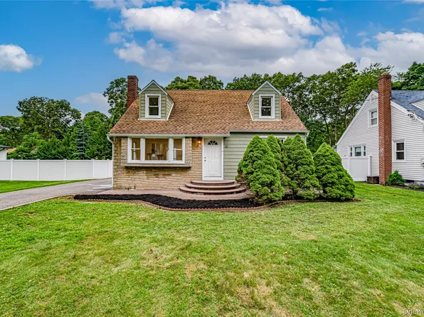 52 Summit Drive, Smithtown, NY 11787