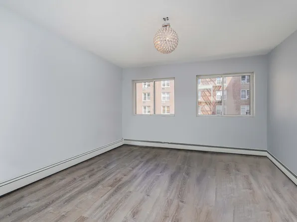 3225 Shore Parkway image 7 of 27