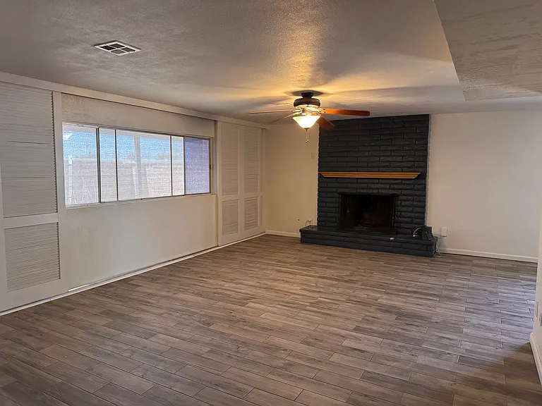 290 E 26th Pl — Photo 6