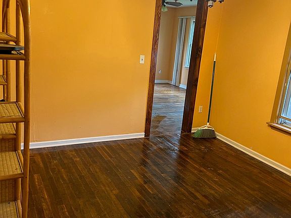 3rd image of 65 E Hannah Cir