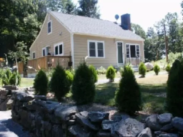 1215 Pleasant Valley Rd N, Groton, CT 06340