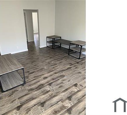 3rd image of 811 W 97th St #2