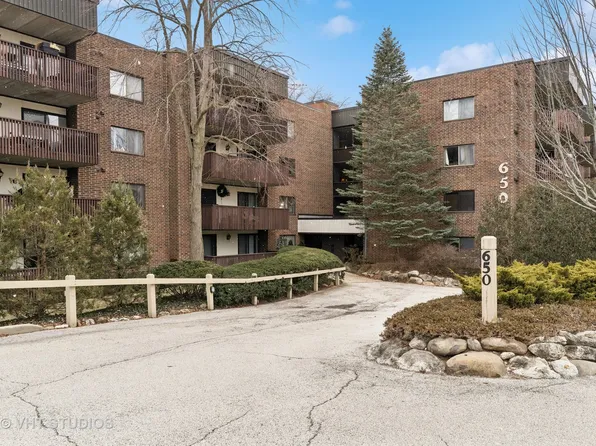 650 Whitney Ct APT 402, Gurnee, IL 60031