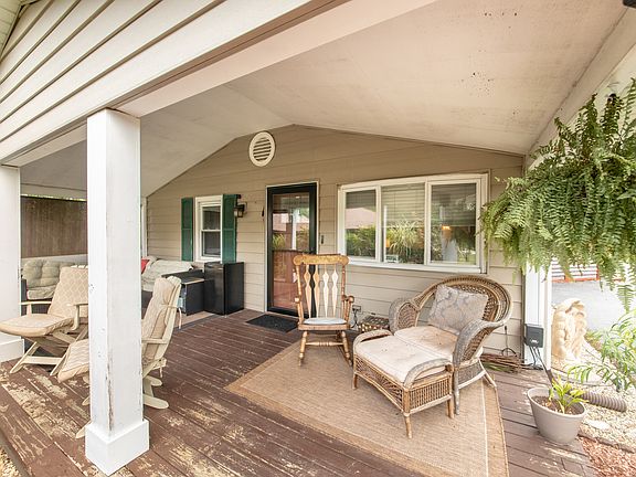 3rd image of 5807 Fairmount Ave