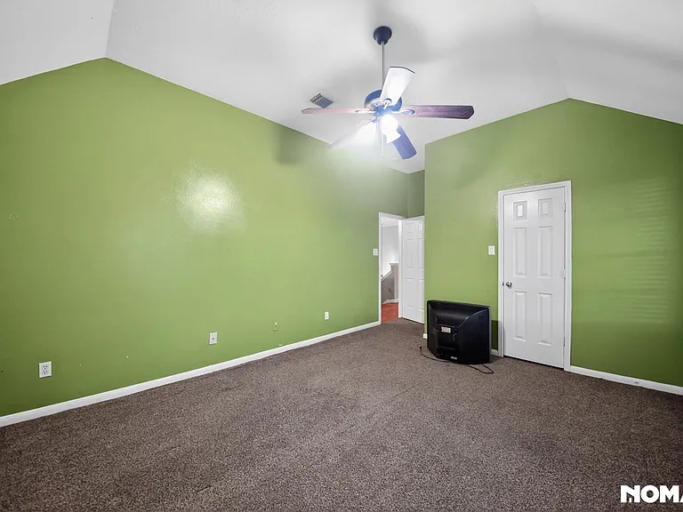 1811 Quiet Hollow Dr — Photo 24