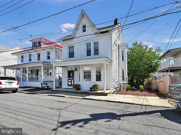3rd image of 143 N Nice St