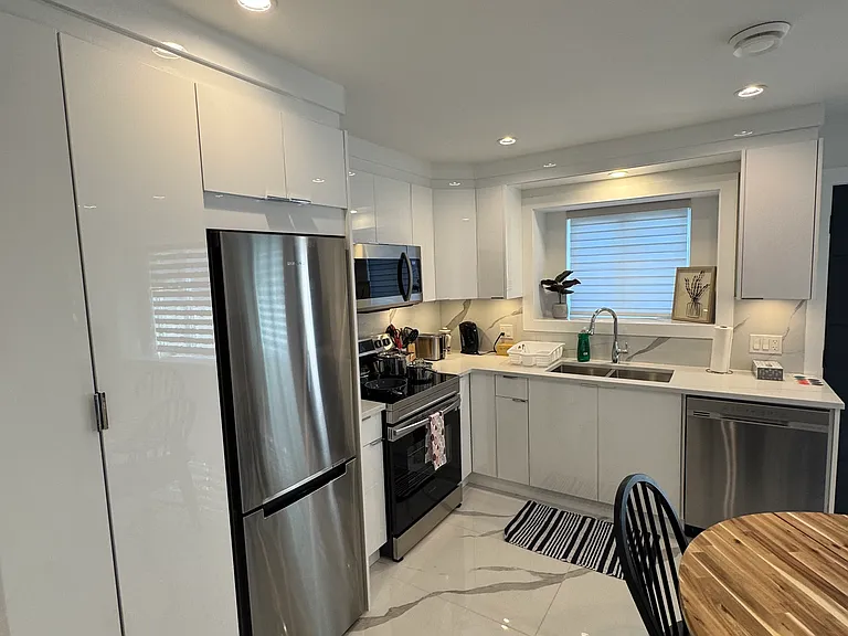 3087 Royal Oak Ave — Photo 26