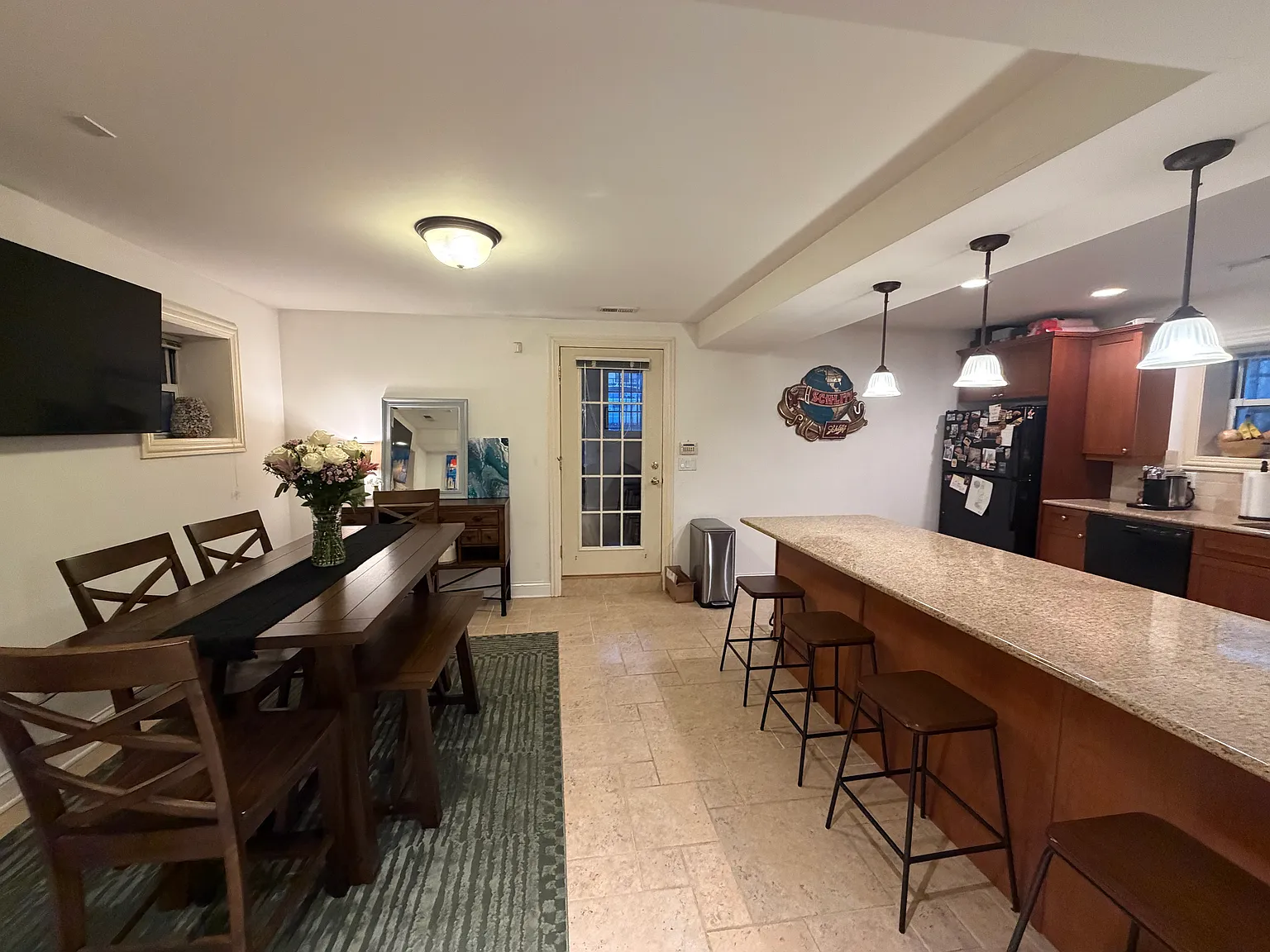 3 bed, 1315 sqft, $3,395 — Photo 4