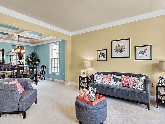 3rd image of 324 Brittany Ln