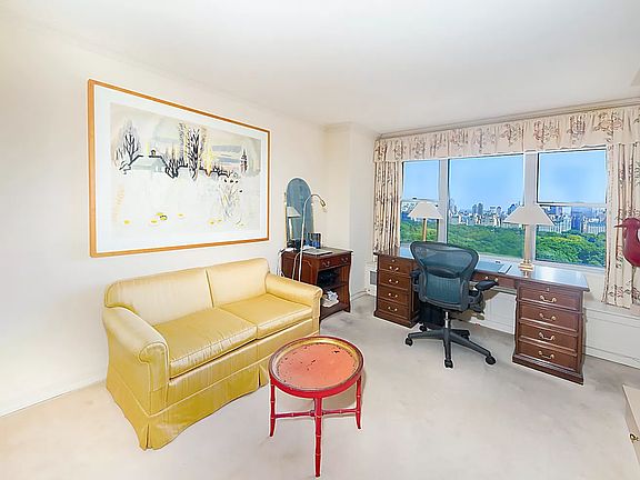 4th image of 15 W 72nd St #27DE