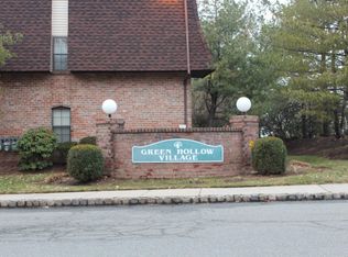 1612 Green Hollow Dr, Iselin, NJ 08830