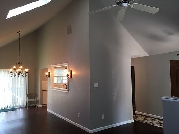2nd image of 505 Hilltop Dr