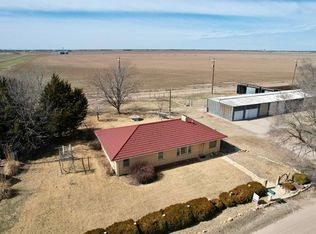 1111 Roxanna Dr, Great Bend, KS 67530