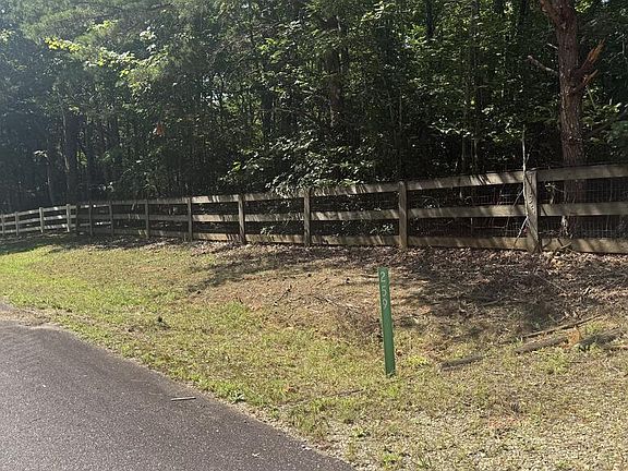 3rd image of 259 Spring Hills Ln