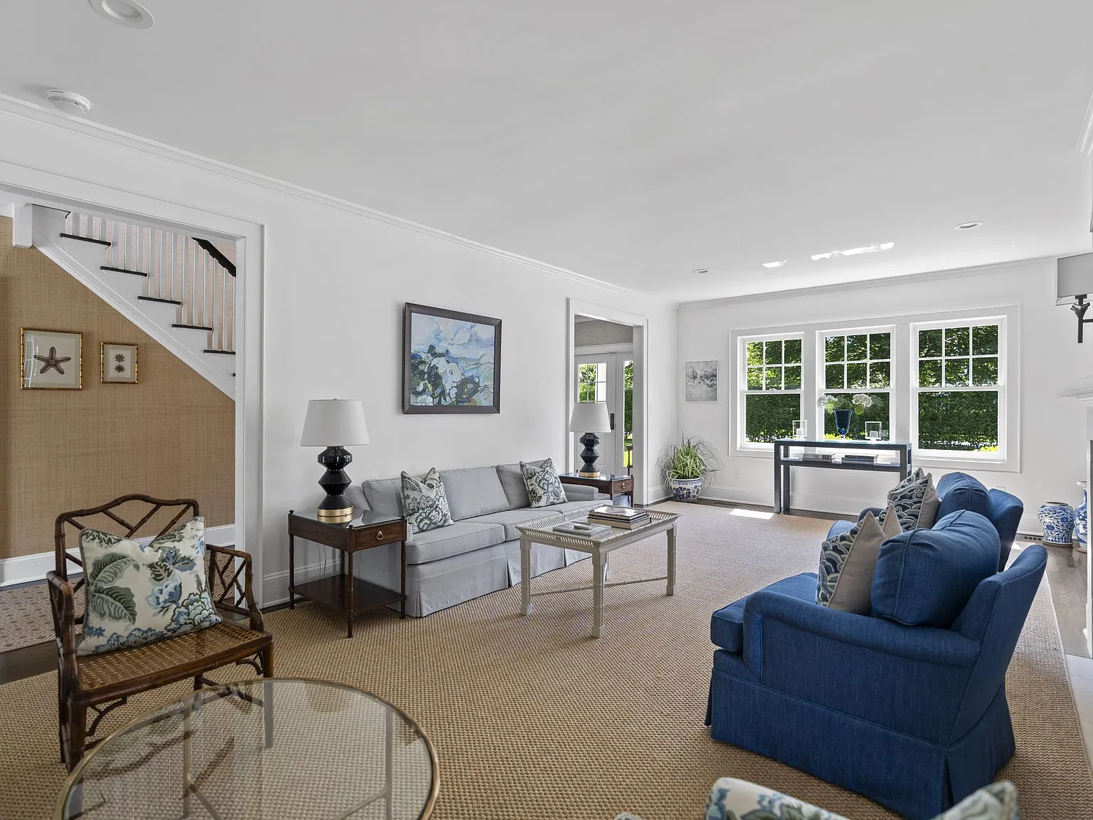 Exceptional Hamptons Retreat Moments from Village and Ocean — Photo 4