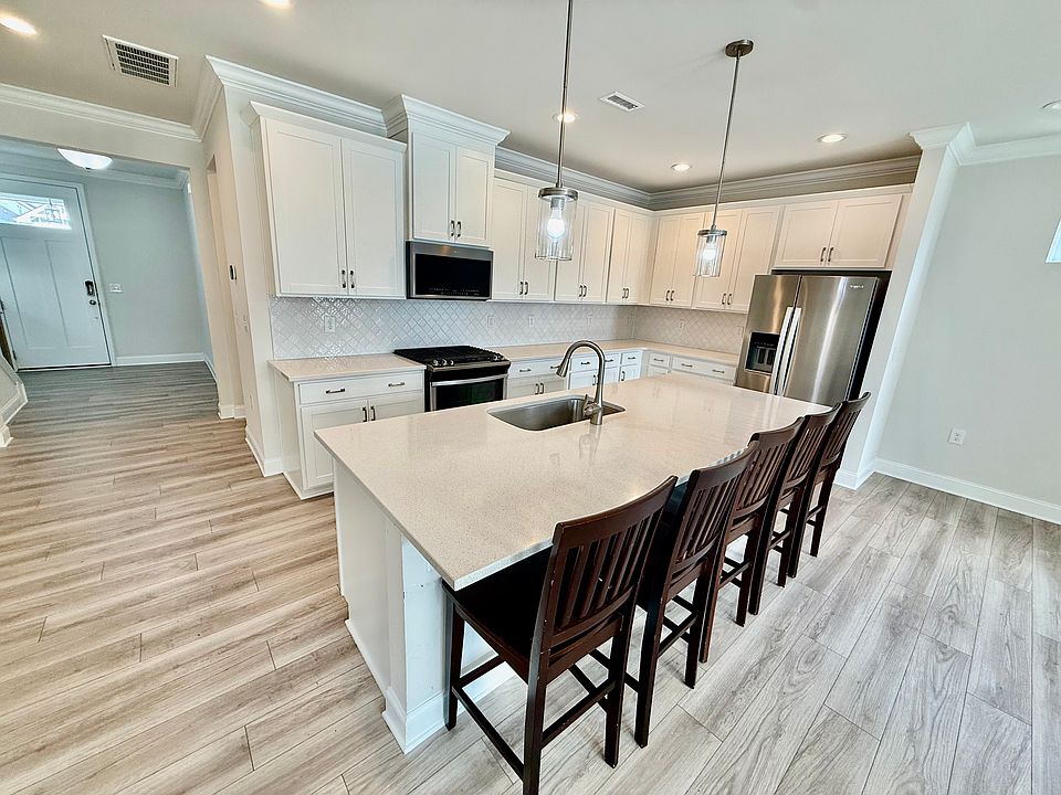 1st image of 204 Stone River Dr