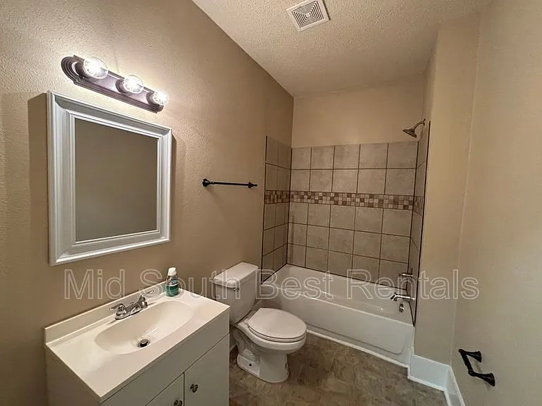 4202 Alma St — Photo 2