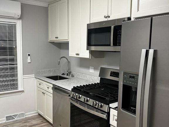 Dishwasher in the unit