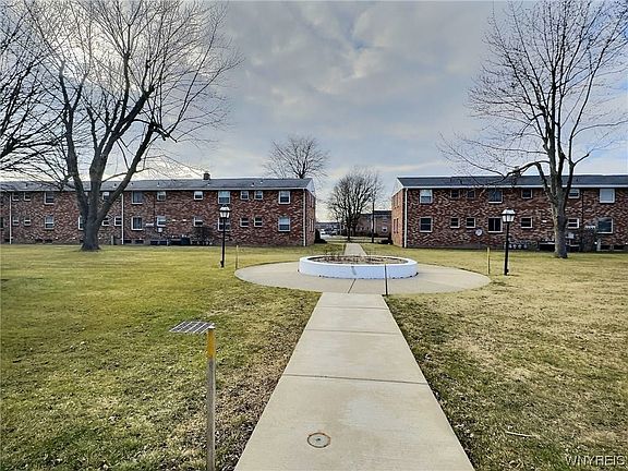 3rd image of 61 Old Lyme Dr APT 1