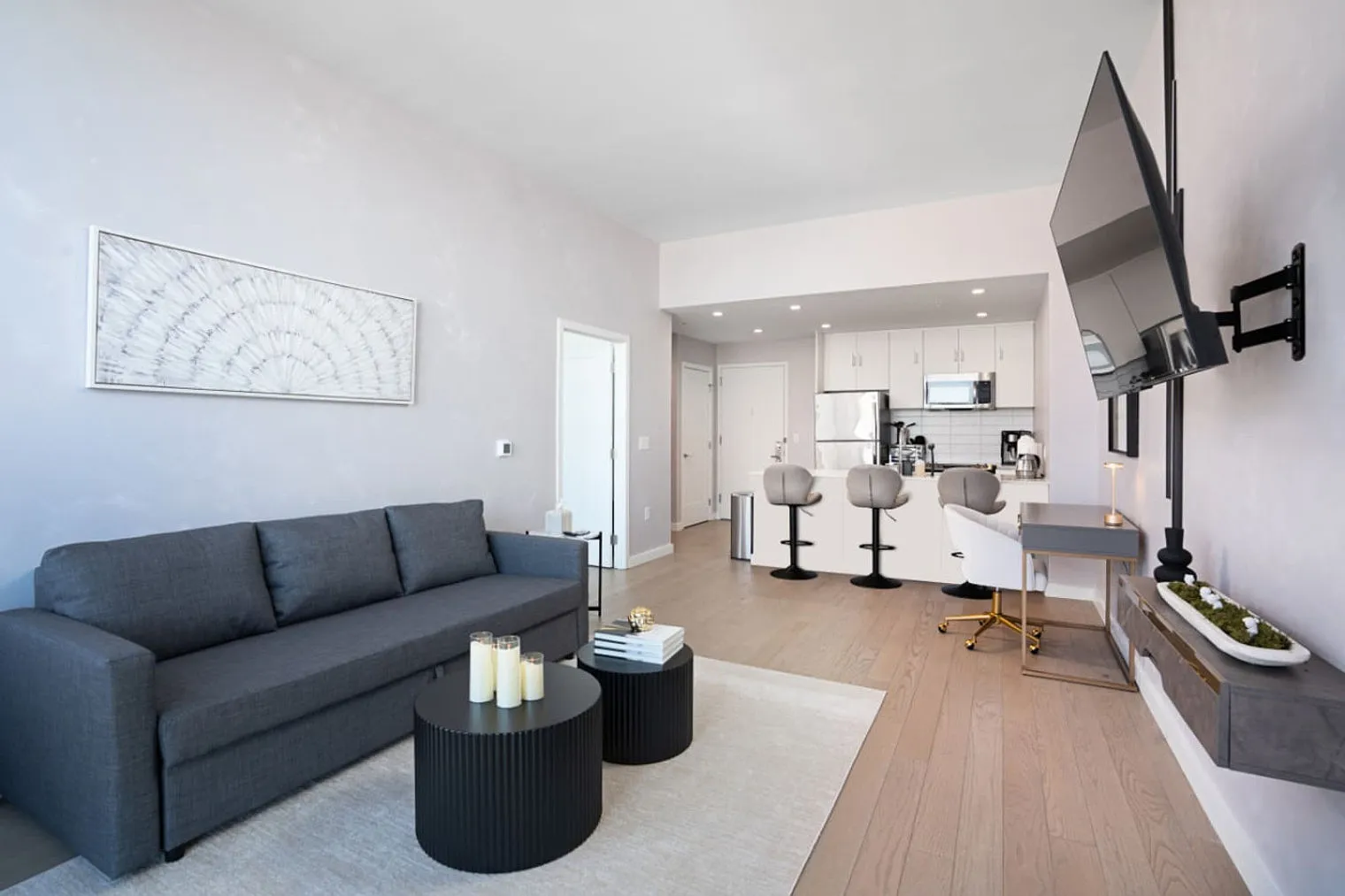 1 bed, 1.0 bath, $7,418 — Photo 2