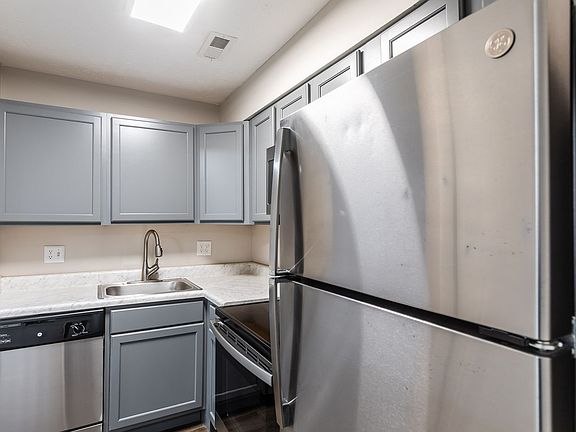 4th image of 605 Hanna Ave #4