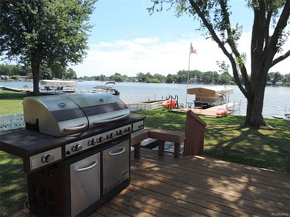 4th image of 9213 Camelot Dr