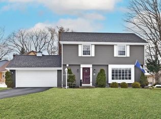 W55N854 Cedar Ridge Dr, Cedarburg, WI 53012