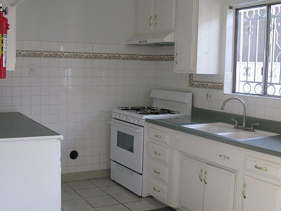 3rd image of 7343 Tujunga Ave #1