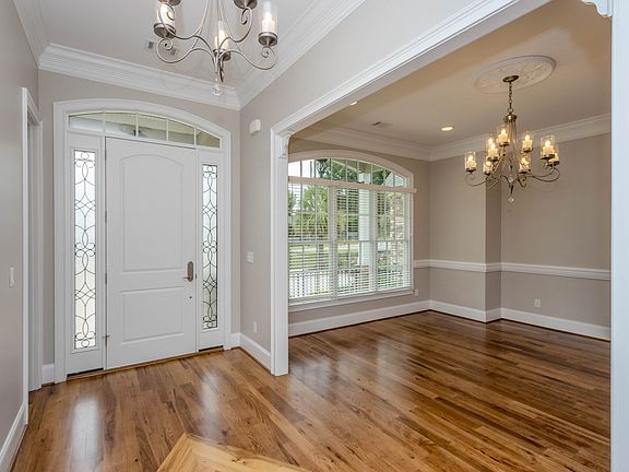 5th image of 828 Dogwood Lane