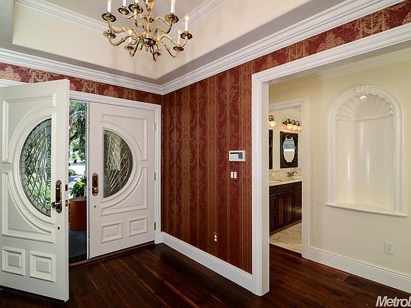 4th image of 713 Blackmer Cir