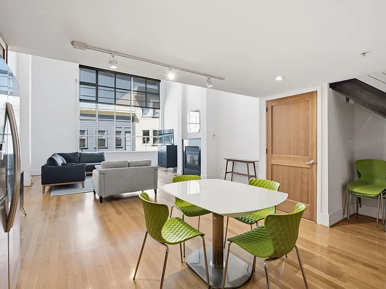520 6th St #9 — Photo 9