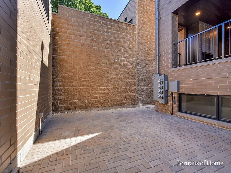 2135 N Lakewood Ave #1 — Photo 33