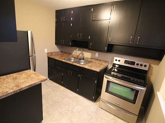 3rd image of 14 Vernon Ln