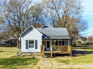 300 Maple St, Lathrop, MO 64465