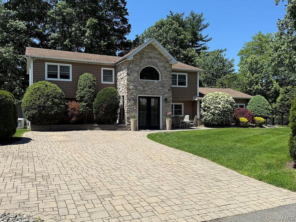 1st image of 15 Spruce Court