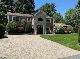 15 Spruce Court, Nanuet, NY 10954