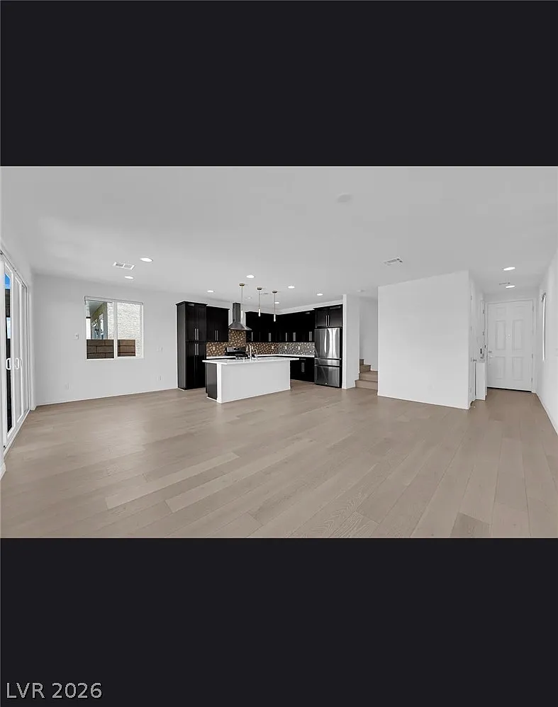 3 bed, 2.5 bath, 1721 sqft, $3,500 — Photo 2