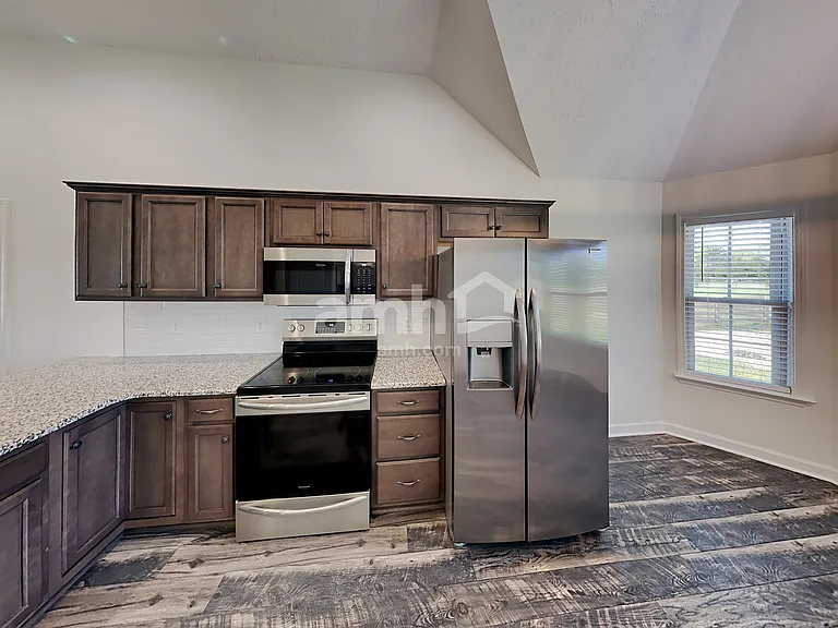 2913 Dusenburg Dr — Photo 3
