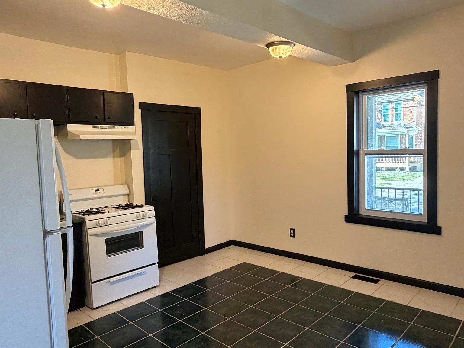 3 bed, $925 — Photo 3