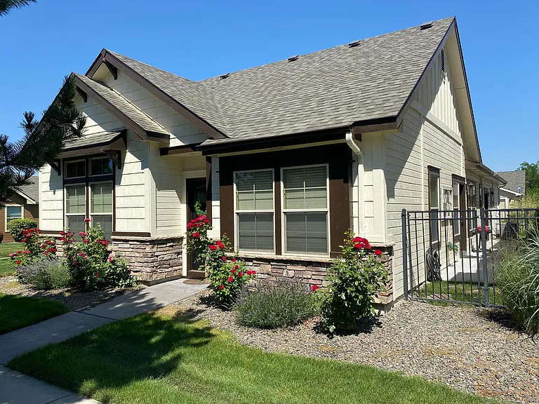 2827 E Decameron Ln — Photo 1