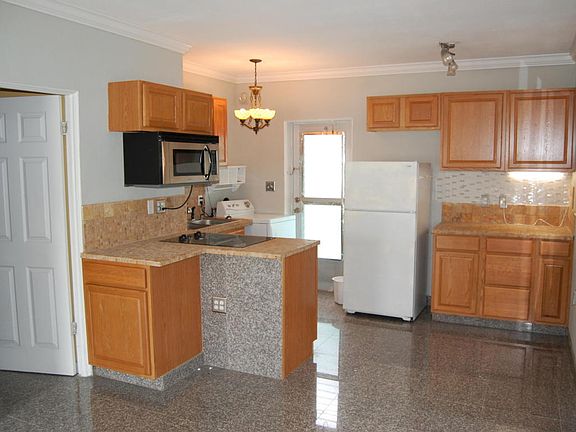4th image of 8150 Rosalind Ave APT 5