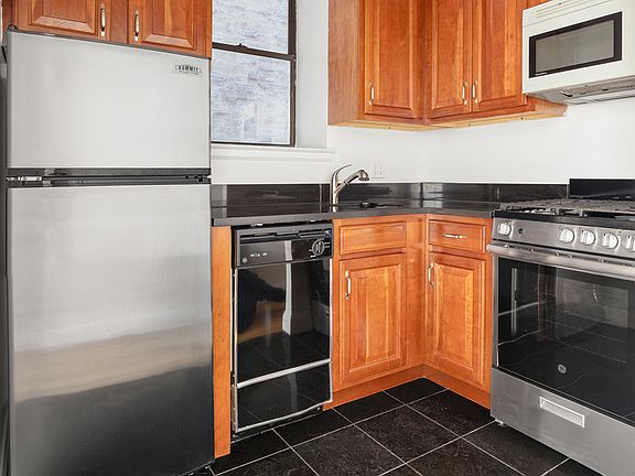 5th image of 231 E 13th St #5A