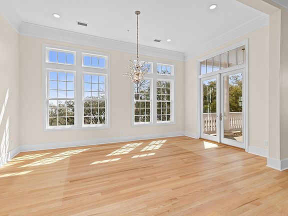5th image of 124 Fairbanks Oak Aly Unit 4B