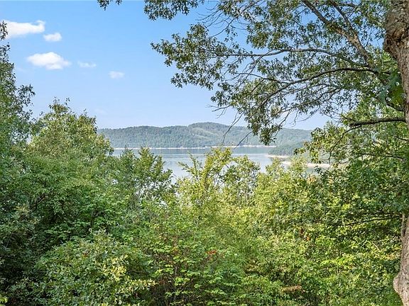 4th image of 10 Hillcrest Rd