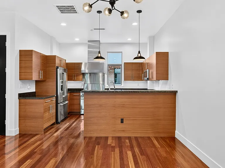 1690 NW Riverscape St — Photo 9