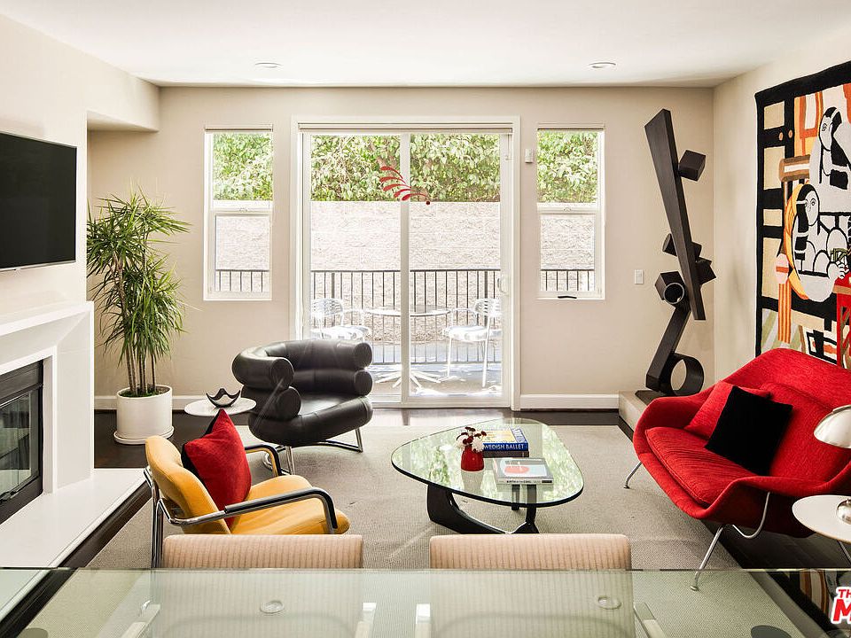 1st image of 10878 Bloomfield St #108