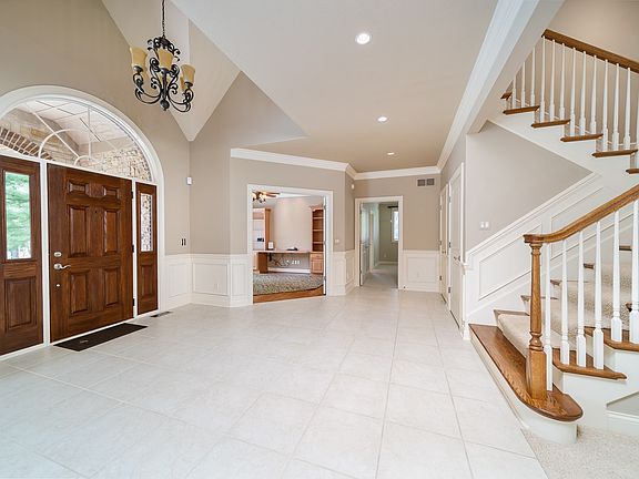 3rd image of 21593 Ravenna Dr