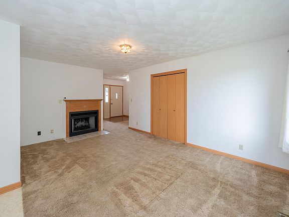 5th image of 555 Tulip Dr