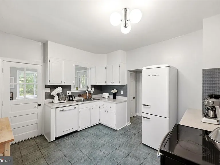 4810 Fox St — Photo 20