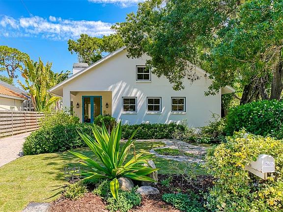 2nd image of 1743 Alta Vista St